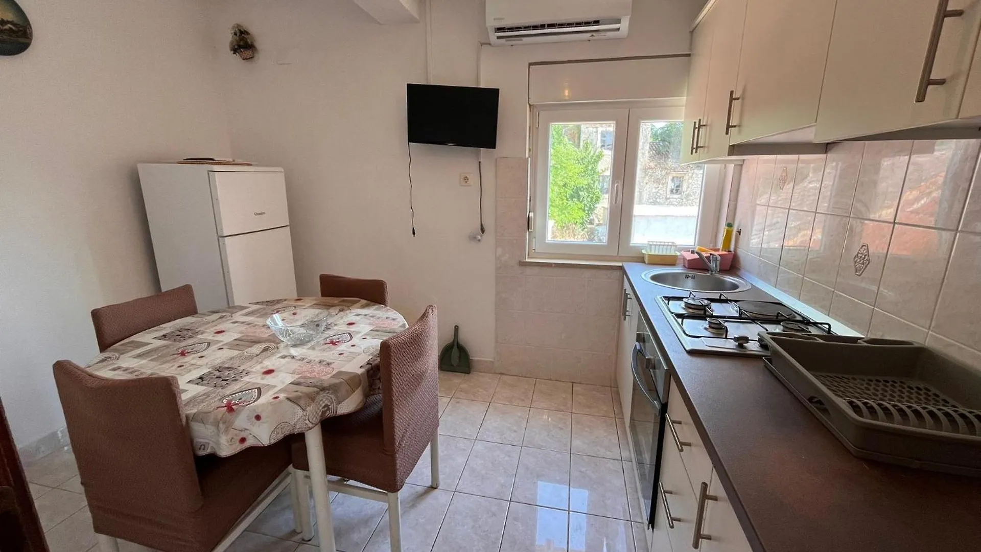 Apartments Julieta With Balcony And Grill - By Ta Leut Agency Privlaka  Kroatien